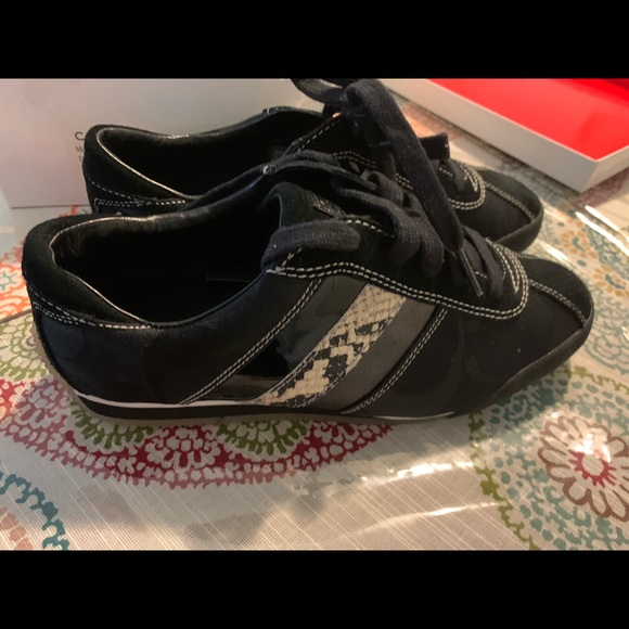 Shoes with snake print - Picture 2 of 4